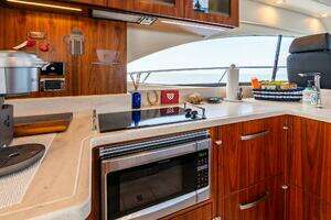 2019 Riviera 4800 Sport Yacht thumbnail 36