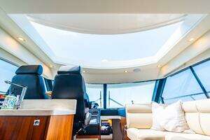 2019 Riviera 4800 Sport Yacht thumbnail 25