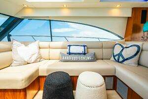 2019 Riviera 4800 Sport Yacht thumbnail 31