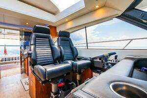 2019 Riviera 4800 Sport Yacht thumbnail 22