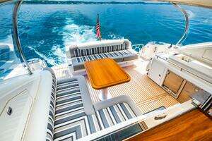 2019 Riviera 4800 Sport Yacht thumbnail 42