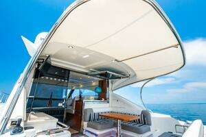 2019 Riviera 4800 Sport Yacht thumbnail 40