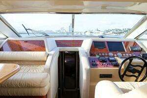 1998 Ferretti Yachts 55 Motor Yacht thumbnail 17