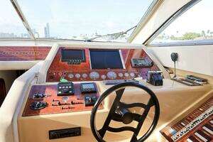 1998 Ferretti Yachts 55 Motor Yacht thumbnail 19
