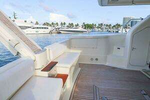 1998 Ferretti Yachts 55 Motor Yacht thumbnail 8