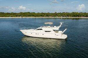 1998 Ferretti Yachts 55 Motor Yacht thumbnail 2