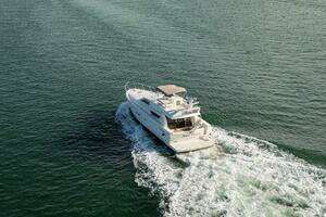 1998 Ferretti Yachts 55 Motor Yacht thumbnail 6