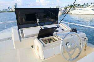 1998 Ferretti Yachts 55 Motor Yacht thumbnail 12