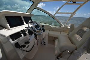 2016 Grady-White 330 Express 