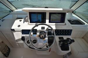 2016 Grady-White 330 Express 
