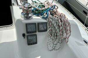 1996 Hunter 37.5 thumbnail 10