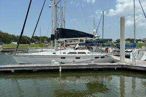 1996 Hunter 37.5 thumbnail 5