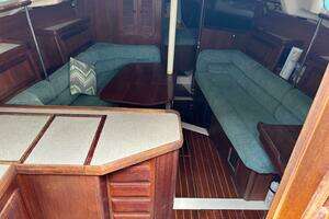 1996 Hunter 37.5 thumbnail 20