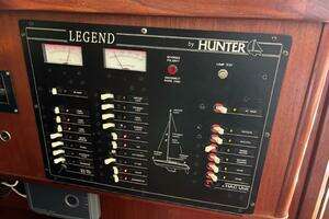 1996 Hunter 37.5 thumbnail 36