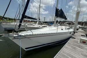 1996 Hunter 37.5 thumbnail 1
