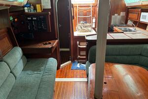 37ft Hunter Yacht For Sale