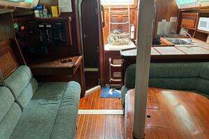 1996 Hunter 37.5 thumbnail 22