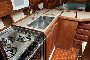 1996 Hunter 37.5 thumbnail 28