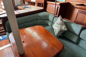 37ft Hunter Yacht For Sale