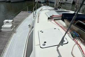 1996 Hunter 37.5 thumbnail 19