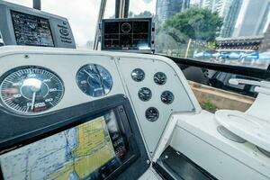 1991 Cruisers Yachts 3850 Aft Cabin thumbnail 36
