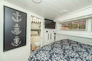 1991 Cruisers Yachts 3850 Aft Cabin thumbnail 25