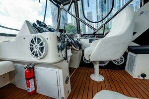 1991 Cruisers Yachts 3850 Aft Cabin thumbnail 33