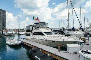 1991 Cruisers Yachts 3850 Aft Cabin thumbnail 2