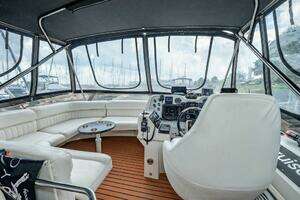 1991 Cruisers Yachts 3850 Aft Cabin thumbnail 31