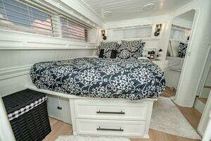 1991 Cruisers Yachts 3850 Aft Cabin thumbnail 28