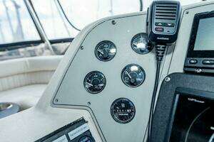 1991 Cruisers Yachts 3850 Aft Cabin thumbnail 37