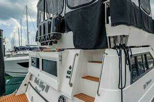 1991 Cruisers Yachts 3850 Aft Cabin thumbnail 7