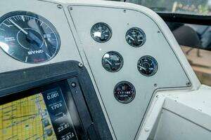 1991 Cruisers Yachts 3850 Aft Cabin thumbnail 38