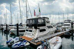 1991 Cruisers Yachts 3850 Aft Cabin thumbnail 5