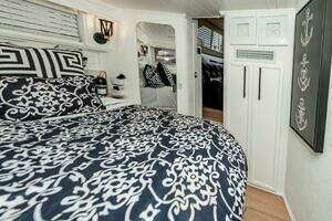 1991 Cruisers Yachts 3850 Aft Cabin thumbnail 24