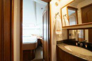 1999 Bayliner 5788 thumbnail 46