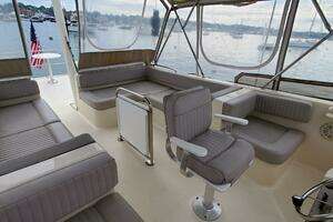 2004 Mainship 400 Trawler thumbnail 17
