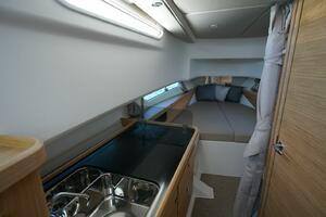 Nimbus Commuter 11 -Forward berth
