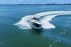 2021 Tiara Yachts 34 Sport LS - Profile