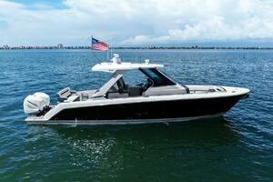 2021 Tiara Yachts 34 Sport LS - Profile