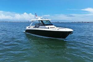2021 Tiara Yachts 34 Sport LS - Profile
