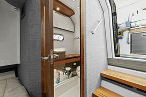 2021 Tiara Yachts 34 Sport LS - Head