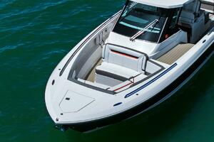 2021 Tiara Yachts 34 Sport LS - Profile