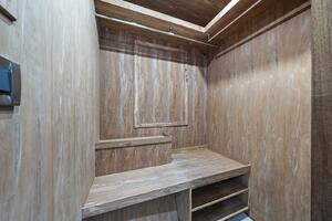 Forward VIP Locker