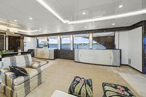 Salon to Stbd.  