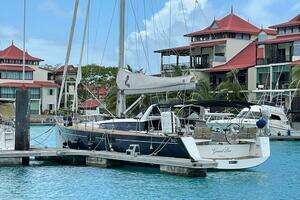  2015 Beneteau Sense 55 Yacht For Sale in Fort Lauderdale FL