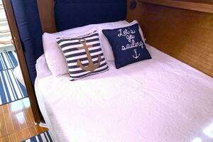 1995 Catalina 42 Mk II thumbnail 28