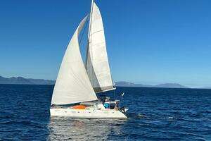 Voahangy 2005 Beneteau Lagoon 500 Yacht For Sale in Nouméa 