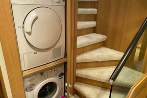 2011 Princess Yachts thumbnail 40