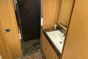2011 Princess Yachts thumbnail 50